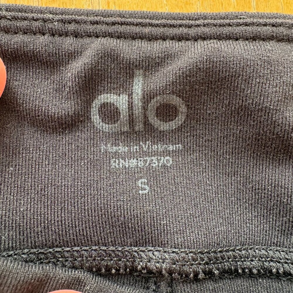 Alo Yoga Airbrush High Waist Flutter Legging, Black, Small - Picture 5 of 7